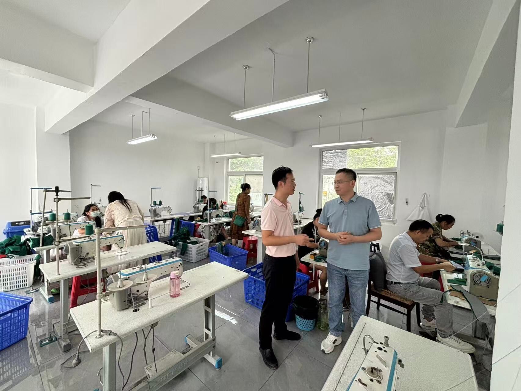 成都紡織高等?？茖W校助力屏山縣“鄉村工廠”服裝產業工人技能提升培訓——書樓鎮、鴨池鎮站培訓順利舉辦
